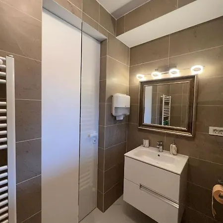 Welcoming Forest Apartment *