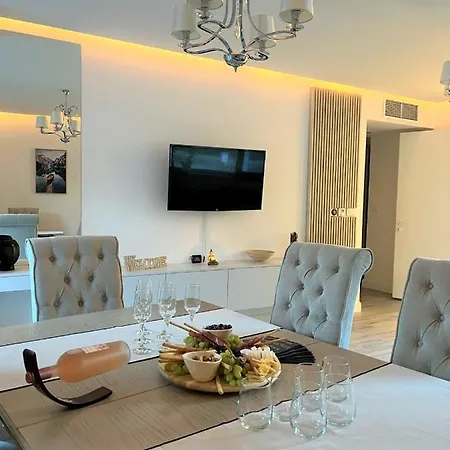 Apartment Welcoming Forest Bucharest