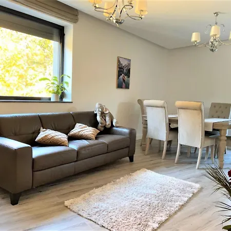 Apartment Welcoming Forest Bucharest