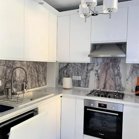 Welcoming Forest Apartment *