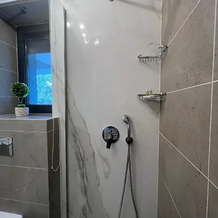 Apartment Welcoming Forest Bucharest